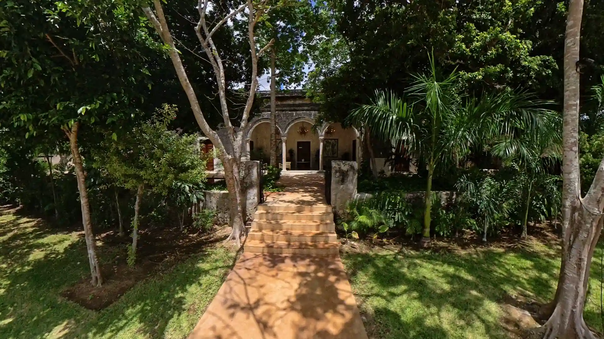 Entrance Hacienda Kikteil