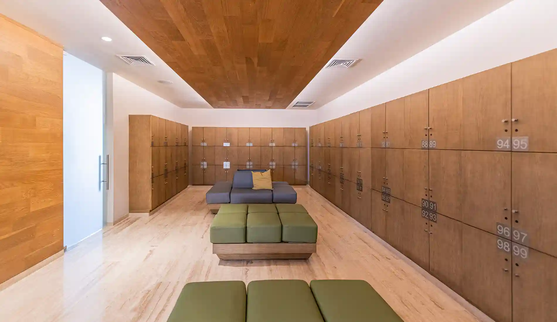 Área de Vestidores con Lockers Provincia Residential Mérida